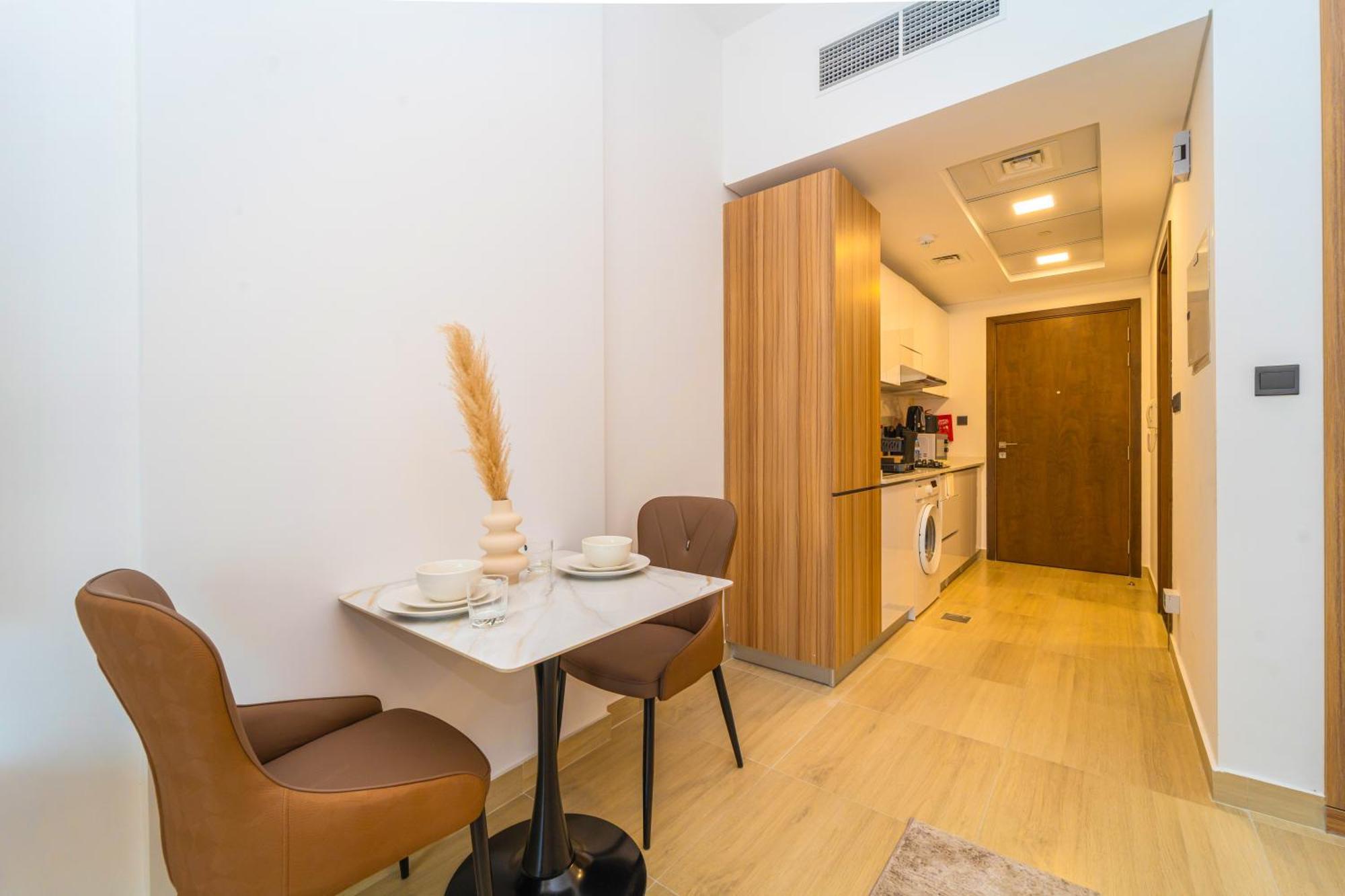 Apartment Elegant Jvc Luxury Amid Nature
