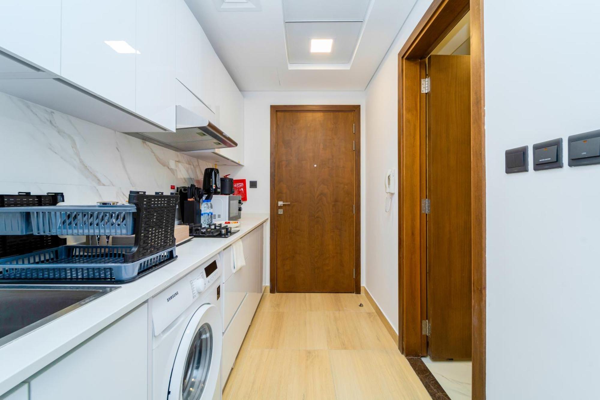 Elegant Jvc Luxury Amid Nature
