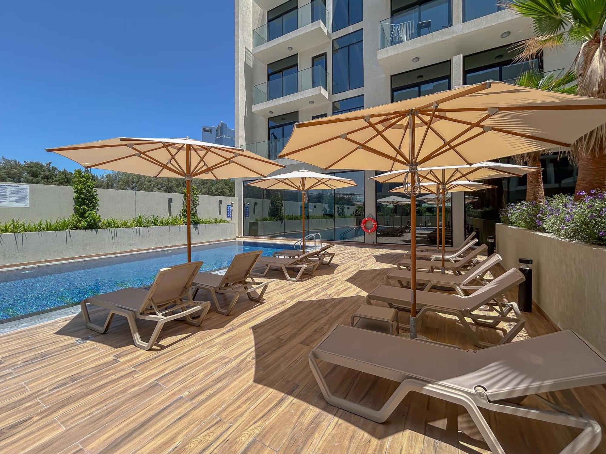 Elegant Jvc Luxury Amid Nature Dubai